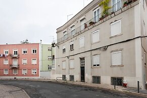 Alfama Spacious 2-Bed Near Feira Da Ladra
