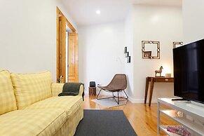 Alfama Spacious 2-Bed Near Feira Da Ladra