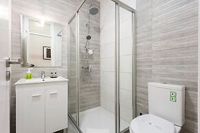 Alfama Spacious 2-Bed Near Feira Da Ladra