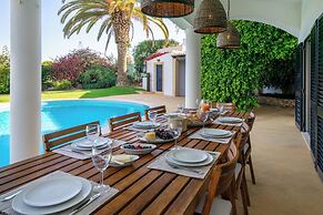 Luxury Private Family Villa W/ S-Pool Ac & Parking