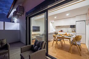 C314 Riverside View Premium Apartment w/ AC & Terrace