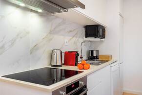 C314 Riverside View Premium Apartment w/ AC & Terrace