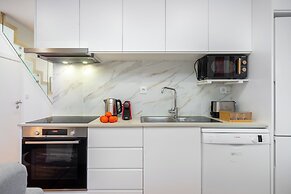 C314 Riverside View Premium Apartment w/ AC & Terrace