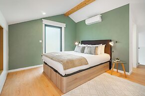 C312 Riverside View Premium Apartment w/ AC & Terrac