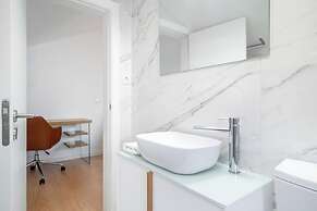 C312 Riverside View Premium Apartment w/ AC & Terrac