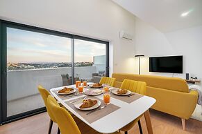 C312 Riverside View Premium Apartment w/ AC & Terrac