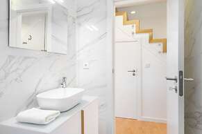 C312 Riverside View Premium Apartment w/ AC & Terrac