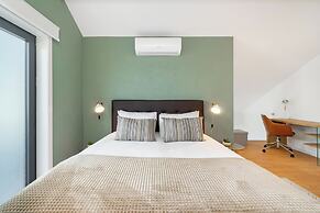 C312 Riverside View Premium Apartment w/ AC & Terrac