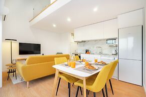C312 Riverside View Premium Apartment w/ AC & Terrac