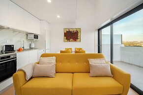 C312 Riverside View Premium Apartment w/ AC & Terrac