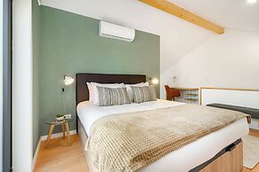 C312 Riverside View Premium Apartment w/ AC & Terrac