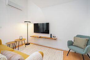 C312 Riverside View Premium Apartment w/ AC & Terrac