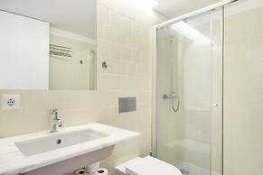 Central 1-Bed W/ Top View Perfect To Explore Porto