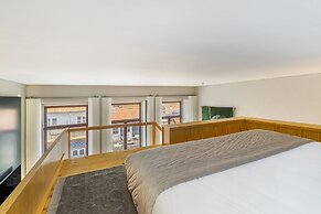 Central 1-Bed W/ Top View Perfect To Explore Porto