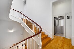 Central 1-Bed W/ Top View Perfect To Explore Porto