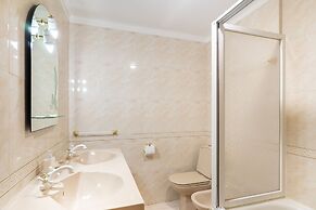 Perfect Family Hideout Residence W/Ac & 4Br + 5Ba