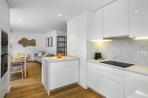 Chic & Stylish Retreat In Estoril'S Finest Location