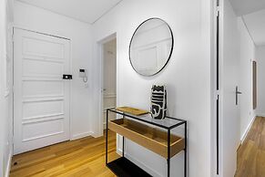 Chic & Stylish Retreat In Estoril'S Finest Location