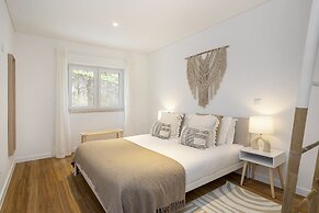 Chic & Stylish Retreat In Estoril'S Finest Location