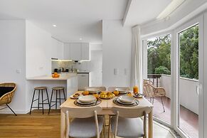 Chic & Stylish Retreat In Estoril'S Finest Location