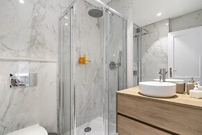 Chic & Stylish Retreat In Estoril'S Finest Location