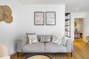 Chic & Stylish Retreat In Estoril'S Finest Location