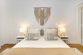 Chic & Stylish Retreat In Estoril'S Finest Location