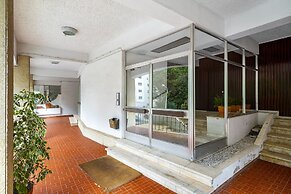 Chic & Stylish Retreat In Estoril'S Finest Location