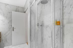 Chic & Stylish Retreat In Estoril'S Finest Location