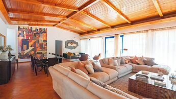 Family Paradise: Exquisite Retreat For Holidays