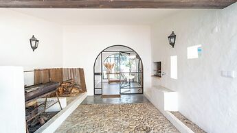 Family Paradise: Exquisite Retreat For Holidays