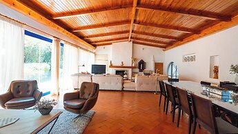 Family Paradise: Exquisite Retreat For Holidays