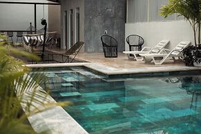 Nomad Living CR