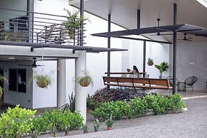 Nomad Living CR