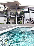 Nomad Living CR