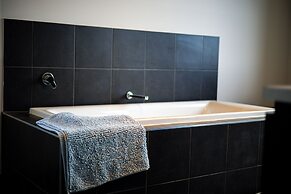 StayAU 5BR Lakefront Escape Point Cook