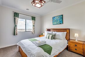 StayAU 5BR Lakefront Escape Point Cook