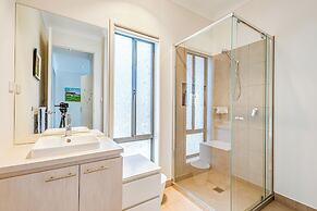 StayAU 5BR Lakefront Escape Point Cook