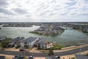 StayAU 5BR Lakefront Escape Point Cook