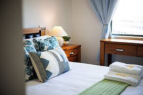 StayAU 5BR Lakefront Escape Point Cook