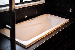 StayAU 5BR Lakefront Escape Point Cook