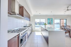 StayAU 5BR Lakefront Escape Point Cook