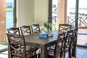 StayAU 5BR Lakefront Escape Point Cook