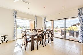 StayAU 5BR Lakefront Escape Point Cook