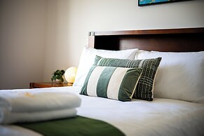 StayAU 5BR Lakefront Escape Point Cook