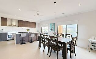 StayAU 5BR Lakefront Escape Point Cook