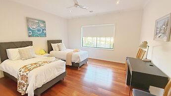 StayAU 5BR Lakefront Escape Point Cook