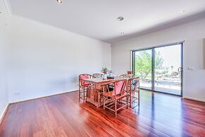 StayAU 5BR Lakefront Escape Point Cook