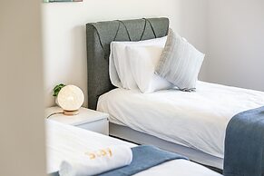 StayAU 5BR Lakefront Escape Point Cook