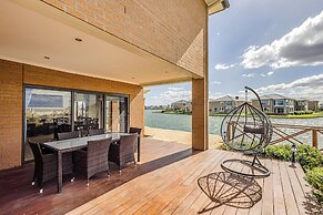StayAU 5BR Lakefront Escape Point Cook